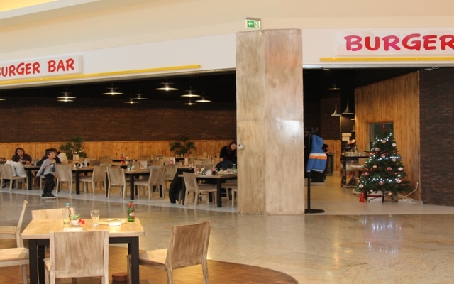 Tamburaši i odlična ponuda u Burger Baru!